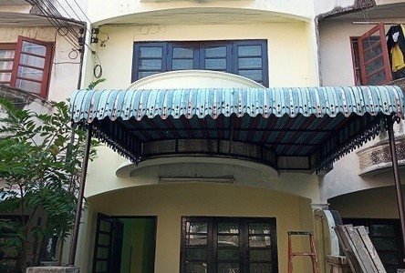 For Rent 5 Beds Townhouse in Krathum Baen, Samut Sakhon, Thailand